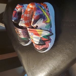 Nike Kyrbrid Boys Toddler sneakers size 4